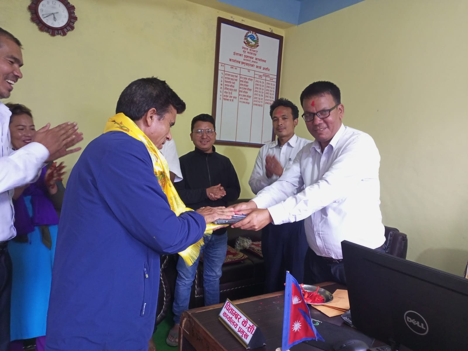 यस कार्यालयमा काजमा कार्यरत खरिदार श्री गंगाराम के.सी. ज्यूलाई बिदाई तथा फेरी भेटौला कार्यक्रम गर्ने क्रममा कैद गरिएका तस्बिरहरु ।